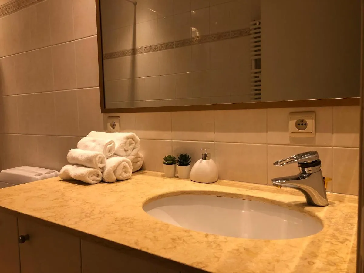 Lovely Two Bedroom Apartment With Free Parking Antwerp